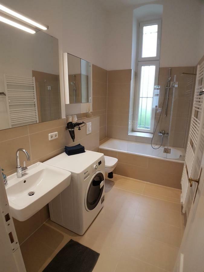 Lang Re By Rockchair Apartments L Superhost Status L 2 Bedrooms Boxspringbeds In City Center - Cozy Family & Business Flair Welcomes You! Berlin Bagian luar foto